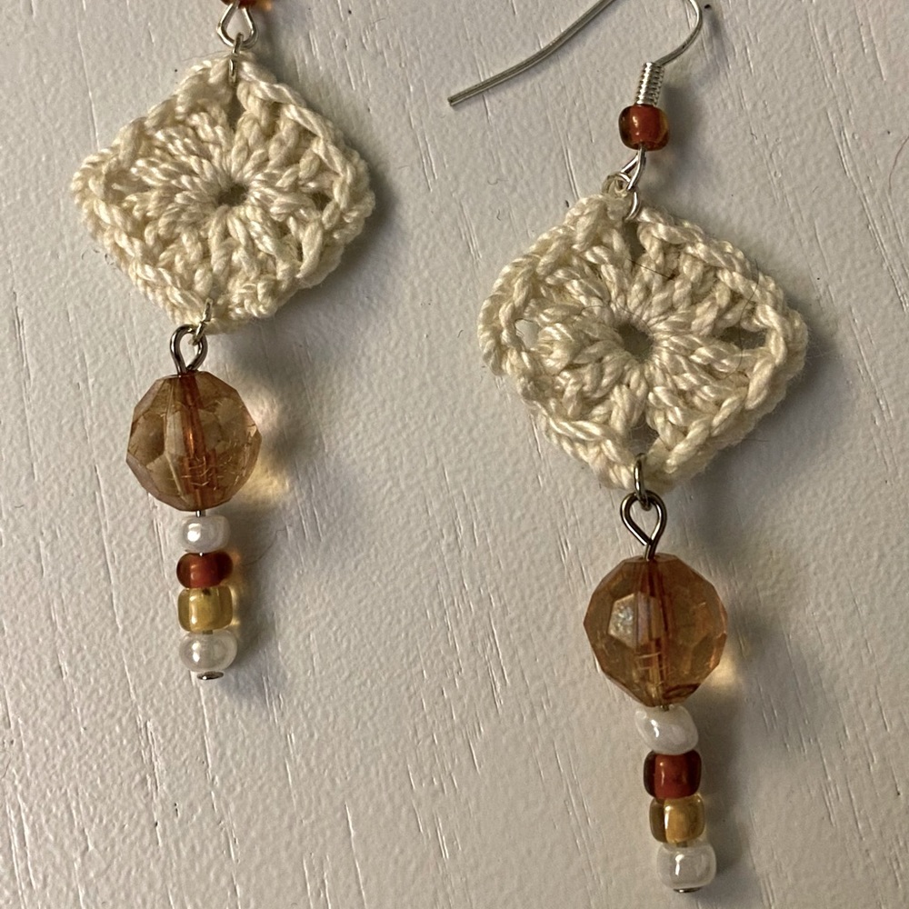 ❤️ Crocheted boho inspired drop earrings w/beads